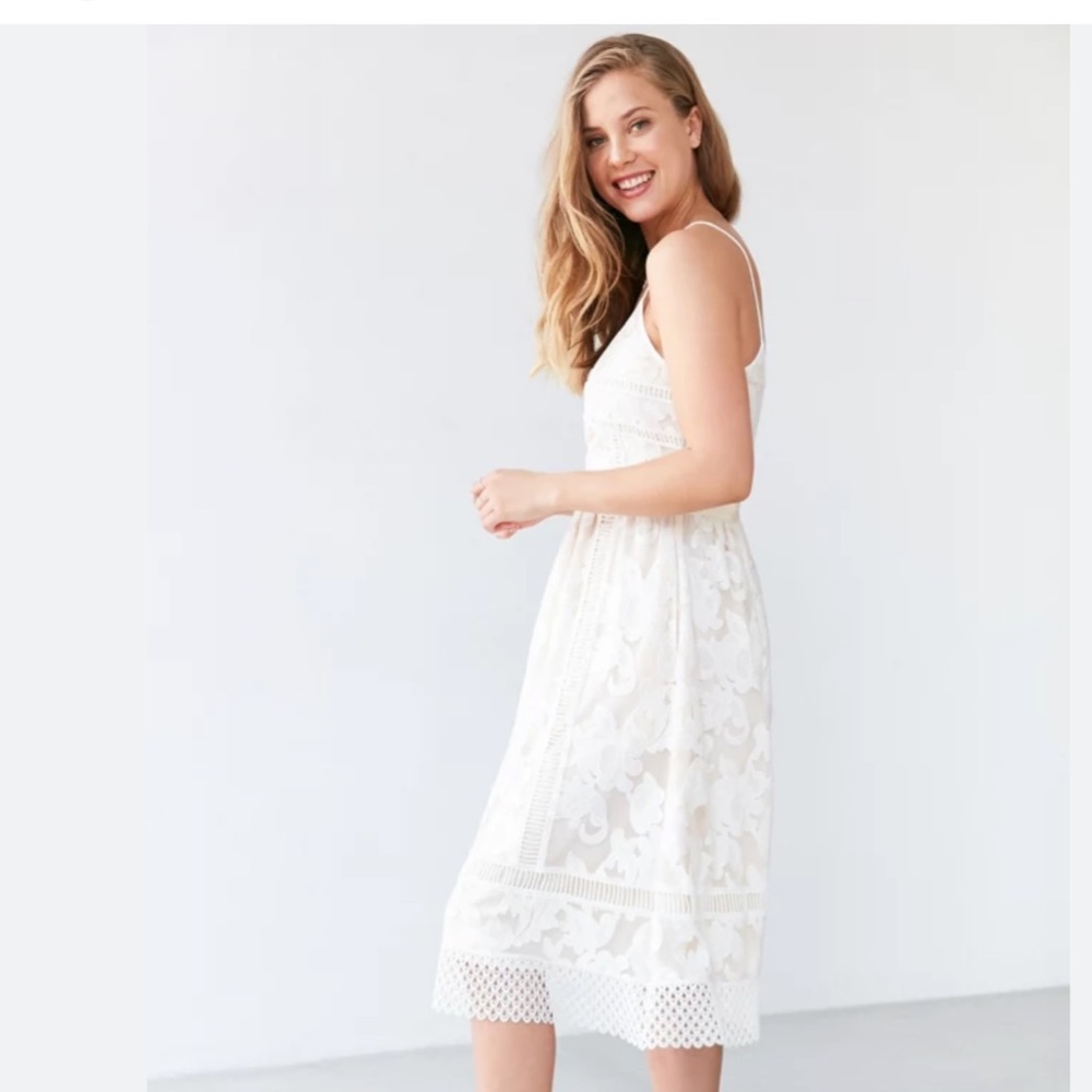 Saylor Phoebe Floral Lace Midi Dress purchased from Urban Outfitters - Picture 9 of 10